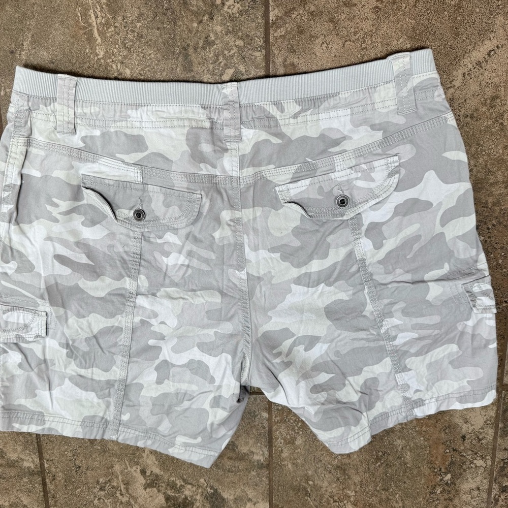 Style & Co. Light Gray Camo Cargo Shorts - Picture 2 of 4